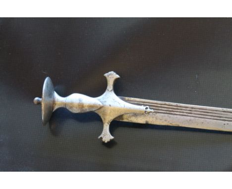 AN 18TH/EARLY 19TH CENTURY TULWAR SWORD, disc pommel, plain hilt, four fullered curved blade, minus scabbard, blade length 76