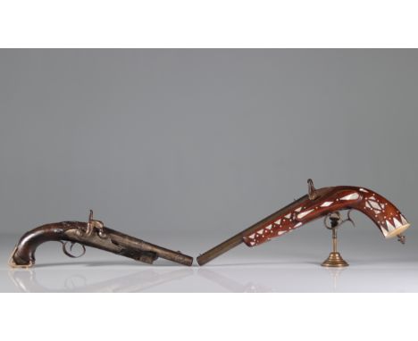 Lot of 2 old 18/19th pistols - Weight:  1.40 kg - Sizes: Divers - Condition: at first sight - normal wear and tear from use -