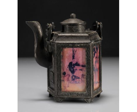 Chinese cast iron teapot - Weight:  1.30 kg - Region: Chine - Sizes: H= 170mm L=145mm - Condition: at first sight - good cond