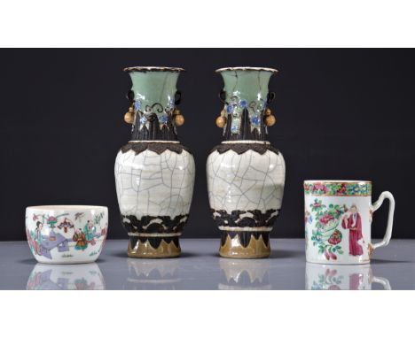 Set of 2 porcelain vases and 2 cups. China - Weight:  2.64 kg - Region: Chine - Sizes: Divers - Condition: at first sight - w