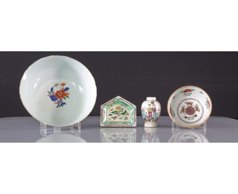 Lot of 4 Chinese porcelains - Weight:  1.46 kg - Sizes: Divers - Condition: at first sight - wear/damaged - no restoration - 
