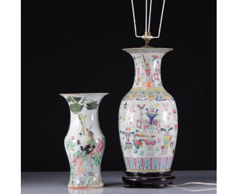 19th century Chinese lamp and vase - Weight:  10.08 kg - Region: Chine - Sizes: Divers - Condition: At first sight â€“ Mounte