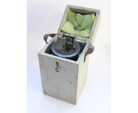 WW2 period British Air Ministry or RAF observers compass type O6.A with original box 