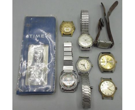 Smiths De Luxe plated wristwatch, signed silvered dial with applied Arabic hours and subsidiary seconds, snap on stainless st