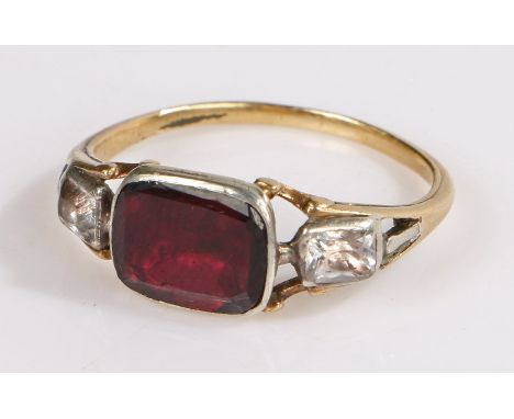 Early 18th Century gold ring, set with a central garnet flanked by clear stones, ring size K 1/2