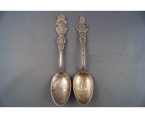 Two American sterling commemorative spoons, comprising; one embossed and engraved with 'Bunker Hill 1775', Paul Revere on hor