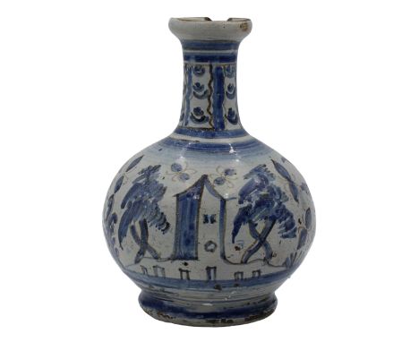 Antica maiolica decorata con casolari e motivi vegetali in azzurro su fondo bianco (lieve sbeccatura sul collo). Italia merid