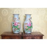 A pair of Chinese famille rose vases with floral design, 20th C.