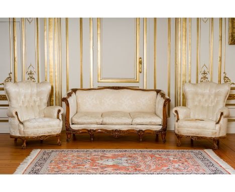 A French Louis XV style three-piece salon set comprising a sofa and two armchairs with silk upholstery, 20th C.H 89 - L 183 -