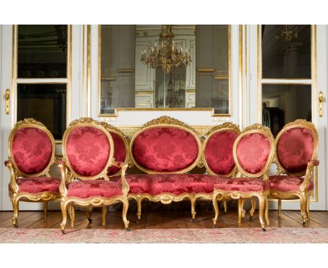 A French 5-piece crimson floral brocade upholstered gilt wooden Louis XV style salon suite with a canape, three armchairs and