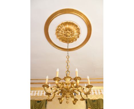 A gilt bronze eight-light chandelier, 20th C.H 110 cm - Dia.: 94 cm