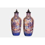 A pair of large Japanese Imari vases with floral design, Meiji, 19th C.
