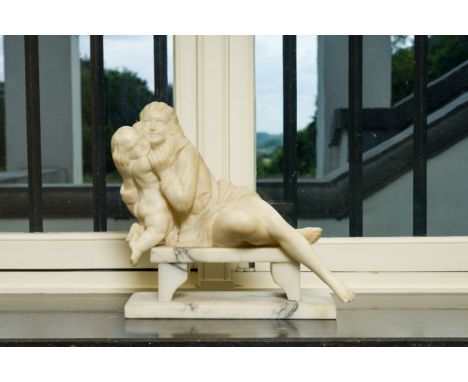 European school: Mother and child, marble and alabaster, first half 20th C.H 39,5 cm