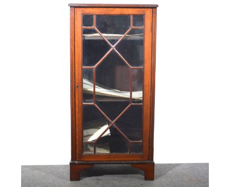 A small Edwardian mahogany display cabinet, satinwood cross-banding, boxwood and ebony stringing, astragal glazed door enclos