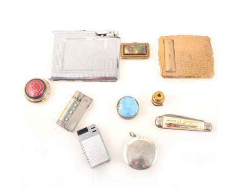 A tray of vintage collectables, a Stratton combination powder compact/lipstick, Kingcraft combination chrome-plated cigarette