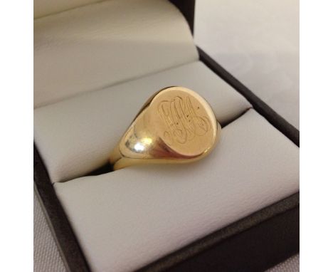 An 18ct gold signet ring size R, approx 7.9g. London 1918.  