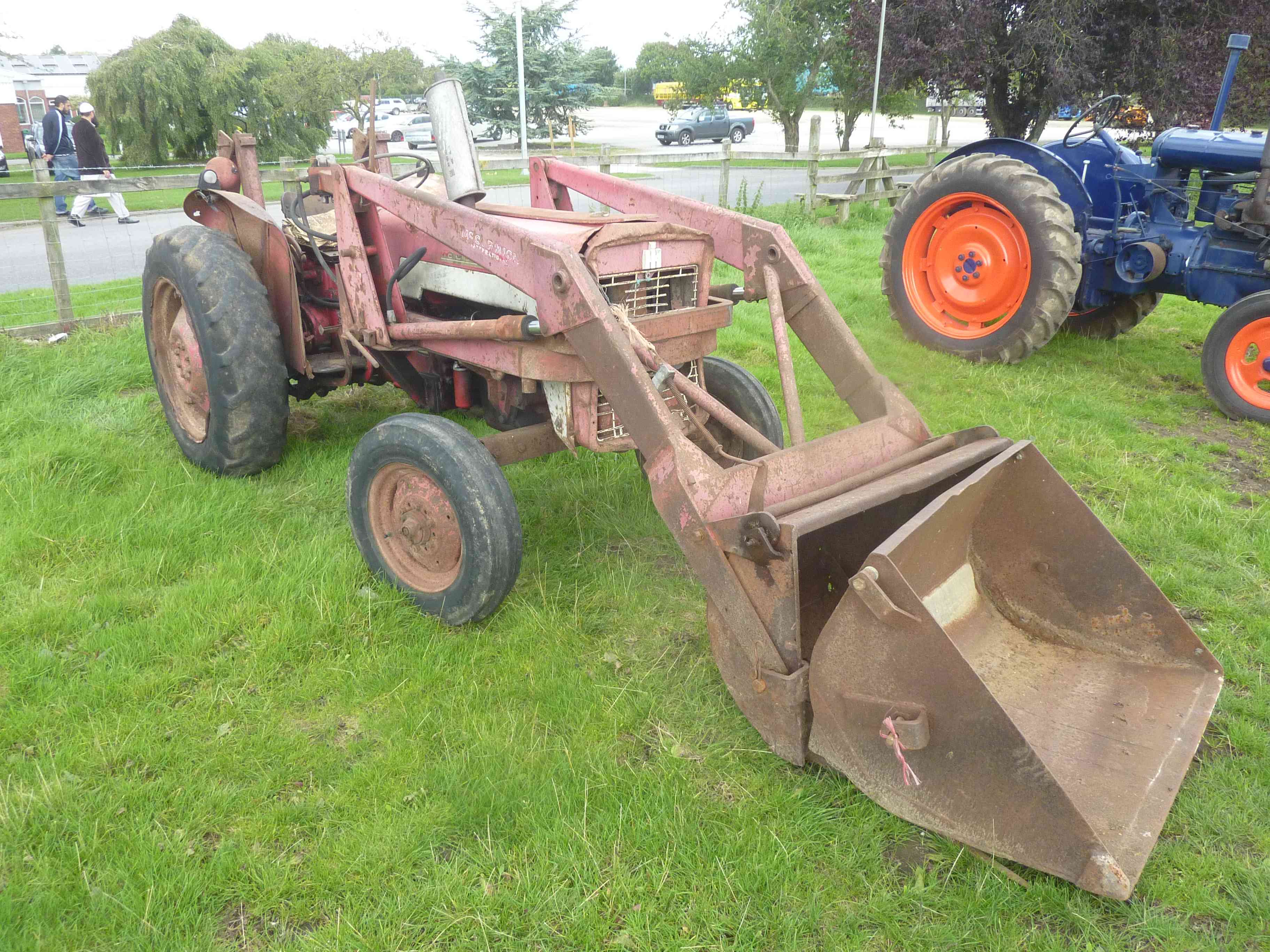Lot 4826 - 4826 McCormick International 434 tractor (1968) with loader, muck fork