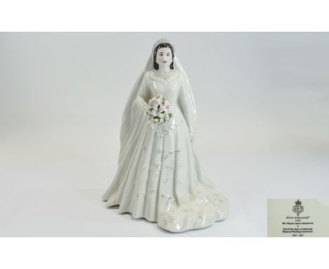 Royal Worcester Figurine ' Her Majesty Queen Elizabeth II. c.2007. Height 9.25 Inches. Mint Condition. 