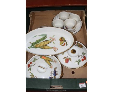 A collection of Royal Worcester Evesham pattern dinnerwares
