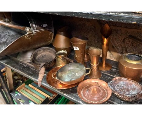 SHELF WITH BRASS COAL HOD, COPPER VASES, KETTLE &amp; OTHER COPPER ITEMS