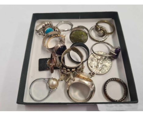 QTY OF COSTUME JEWELLERY RINGS, 1 SET WITH AMETHYST, TURQUOISE &amp; PEARL