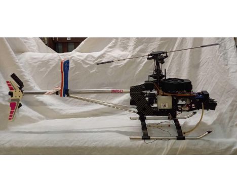R.C HELICOPTER OF UNKNOWN MAKE, NO MAIN ROTOR BLADES OR BODY WITH ENGINE, SOLD AS SEEN