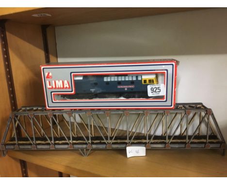 LIMA CLASS 33 EARL MOUNTBATTEN OF BURMA ENGINE IN BOX &amp; A CANTILEVER BRIDGE