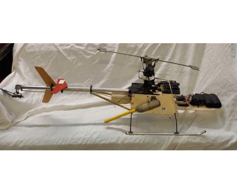 R.C HELICOPTER OF UNKNOWN MAKE, NO MAIN ROTOR BLADES OR BODY WITH ENGINE, SOLD AS SEEN 