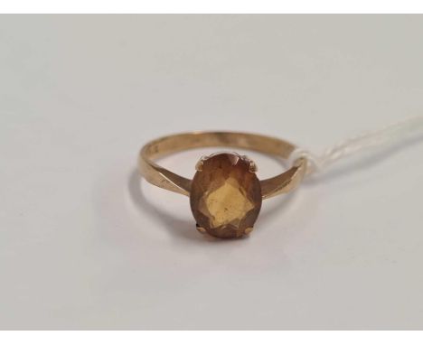 OVAL CITRINE COLOURED SINGLE STONE RING SET IN 9ct, SIZE 'M'