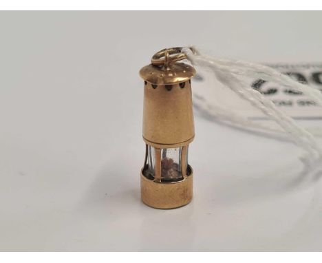 9CT MINER'S LAMP CHARM, 2.3g