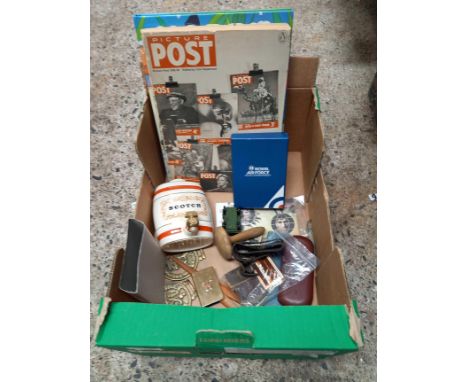 CARTON WITH HORSE BRASSES, GLOVE STRETCHER, ROYAL AIR FORCE KEY RING &amp; OTHER BRIC-A-BRAC