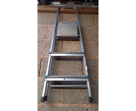 THREE STEP ALUMINIUM STEP LADDER