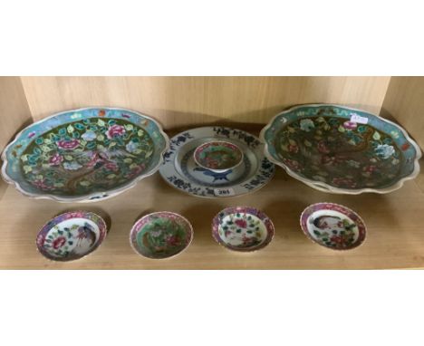 SHELF OF 8 CHINESE BOWLS, PLATES ETC