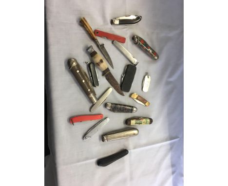 TUB WITH QTY OF MISC FOLDING POCKET KNIVES &amp; A PIPE TAMPER