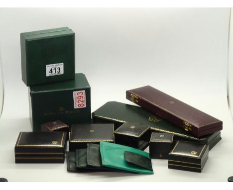 Fifteen vintage and modern Boodle & Dunthorne jewellery display boxesP&P group 2 (£20 for the first item and £2.50 for subseq