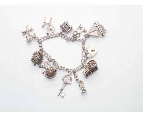 Vintage Silver Charm Bracelet with 11 charms 39gP&P group 1 (£16 for the first item and £1.50 for subsequent items) 