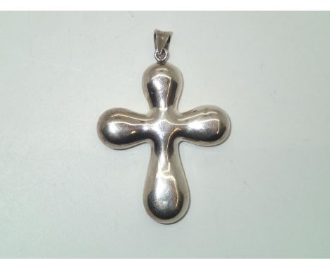 Large unusual silver cross pendant, H: 21 mmP&P group 1 (£16 for the first item and £1.50 for subsequent items) 