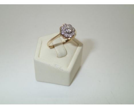 Vintage 18ct gold daisy head diamond cocktail ring, size P, 3.4gP&P group 1 (£16 for the first item and £1.50 for subsequent 