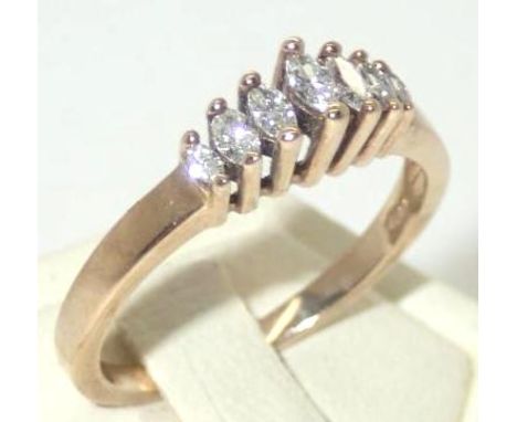 Unusual contemporary 9ct gold seven stone graduated diamond ring, size N/M, 2.4gP&P group 1 (£16 for the first item and £1.50