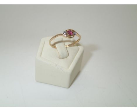 Antique 18ct ruby and diamond cross-over ring, size R/S, 1.6gP&P group 1 (£16 for the first item and £1.50 for subsequent ite