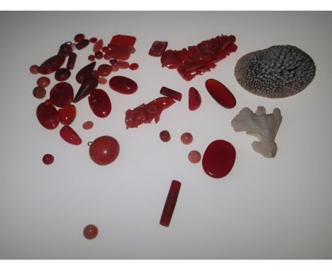 Loose stones: good collection of polished and natural Victorian coral gross weight 47.1gP&P group 1 (£16 for the first item a