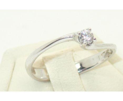 18ct white gold diamond solitaire engagement ring, size M, 2.3gP&P group 1 (£16 for the first item and £1.50 for subsequent i