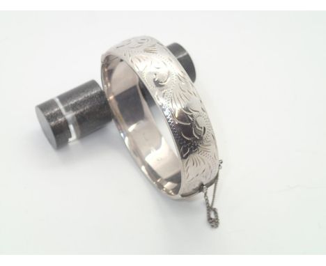 Vintage hallmarked silver engraved hinged bangleP&P group 1 (£16 for the first item and £1.50 for subsequent items) 