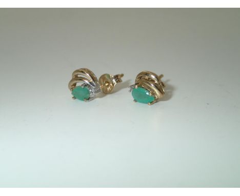 Pair of 9ct gold emerald and diamond earrings, 1.0gP&P group 1 (£16 for the first item and £1.50 for subsequent items) 