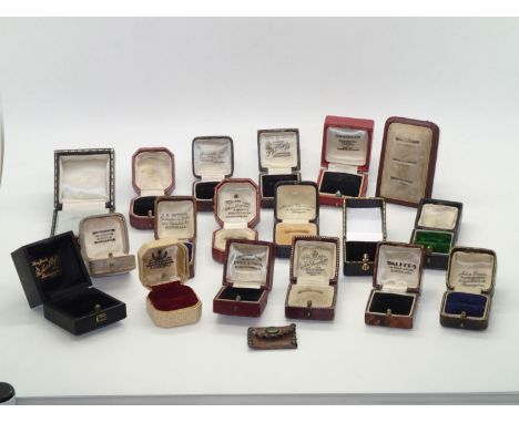 Approximately 20 vintage ring boxesP&P group 2 (£20 for the first item and £2.50 for subsequent items) 