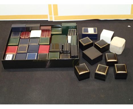 Approximately 30 jewellery boxes, mainly ring boxesP&P group 2 (£20 for the first item and £2.50 for subsequent items) 