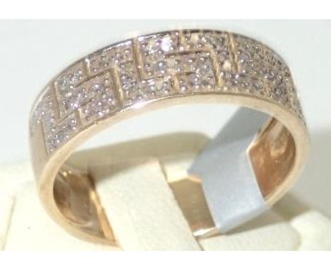Ladies fancy 9 ct diamond set ring Size T 4.7gP&P group 1 (£16 for the first item and £1.50 for subsequent items) 