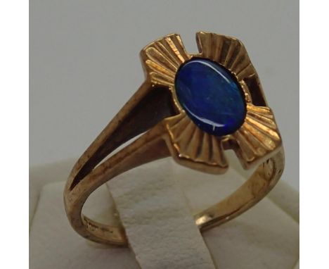 Vintage 9ct gold opal solitaire ring, size K 1/2, 3g P&P group 1 (£16 for the first item and £1.50 for subsequent items)CONDI