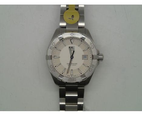 Gents Tag Heuer Aquaracer quartz wristwatch with box and papers P&P group 1 (£16 for the first item and £1.50 for subsequent 