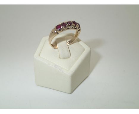 9ct gold ring set with five red stones, size M, 2.2gP&P group 1 (£16 for the first item and £1.50 for subsequent items) 